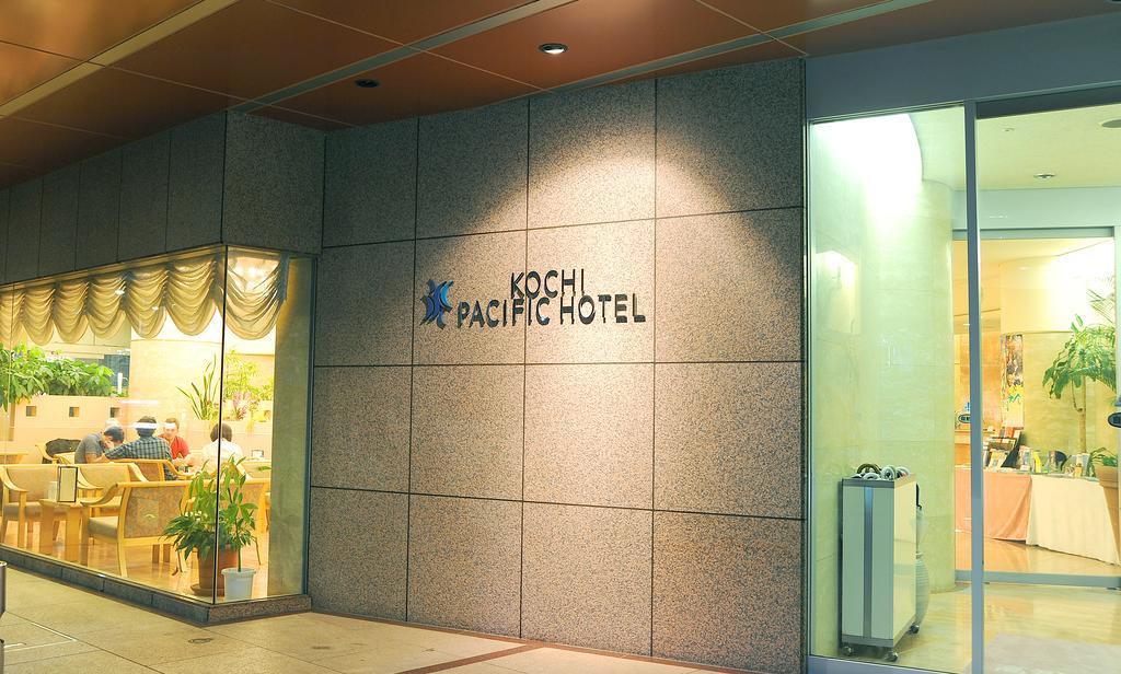Kochi Pacific Hotel Exterior foto
